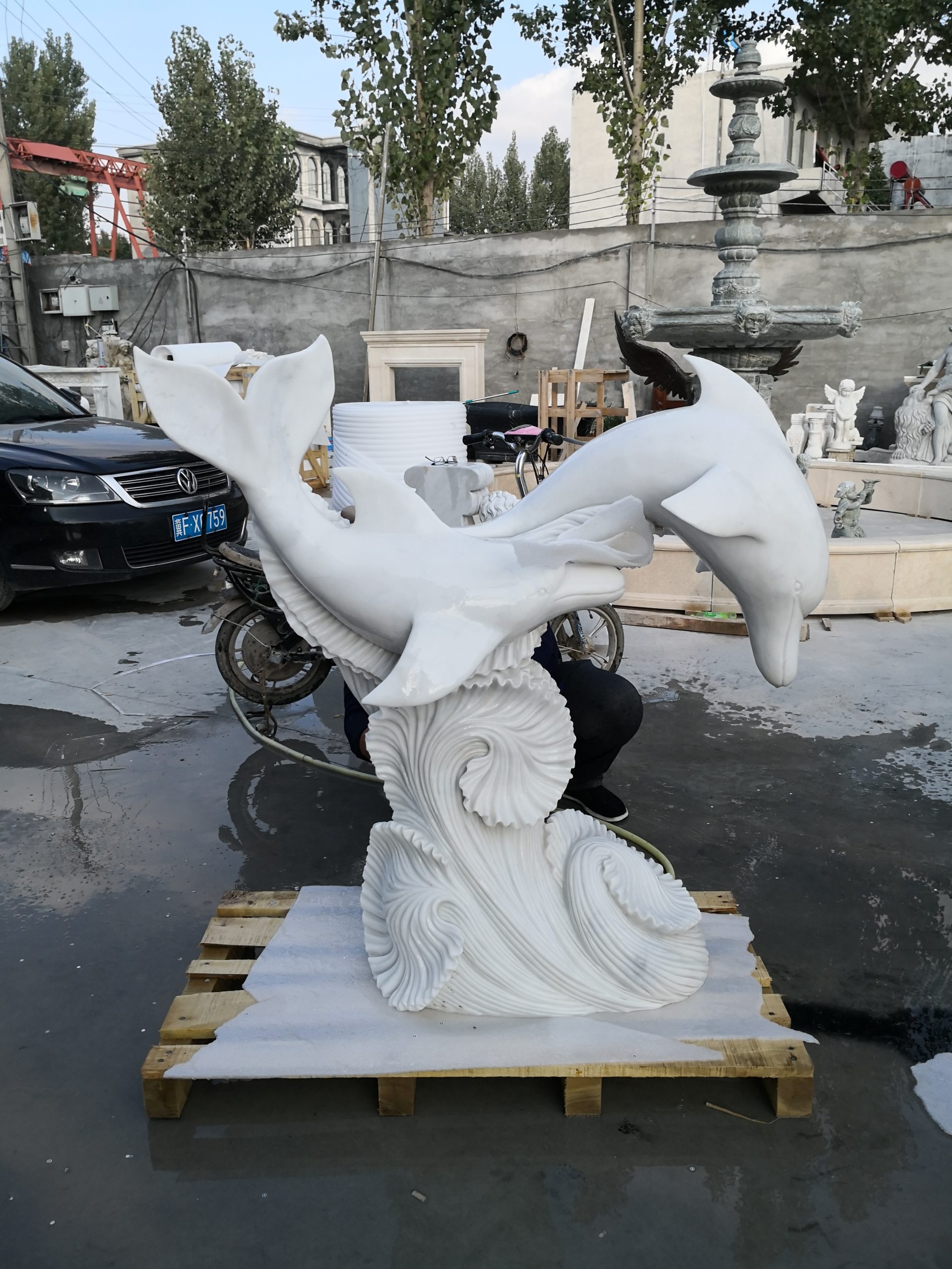 Untamed Grace: Exquisite Animal Sculpture