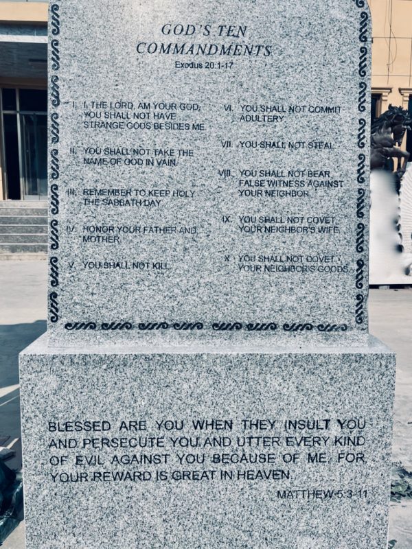 Eternal Remembrance: A Serene Memorial Sculpture