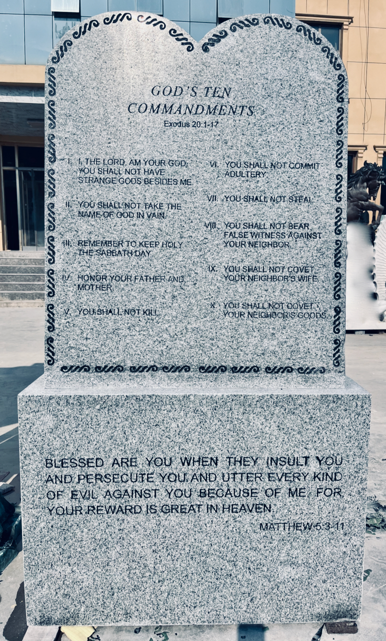 Eternal Remembrance: A Serene Memorial Sculpture