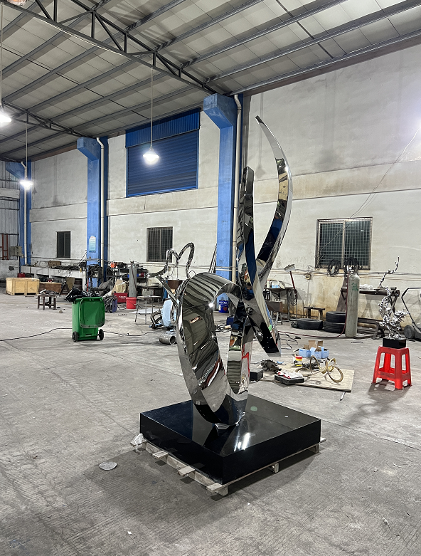 Abstract Stainless 3: Modern Elegance in Sculpture