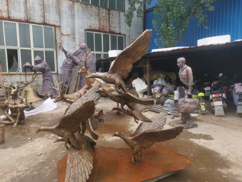 Elegantly Crafted Bronze Bird Sculpture