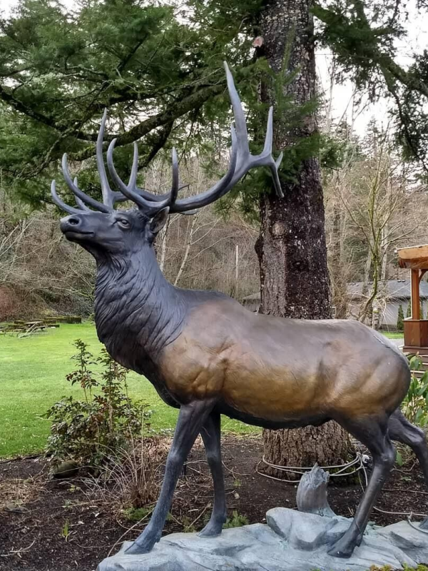 Majestic Elk Sculpture in Bronze