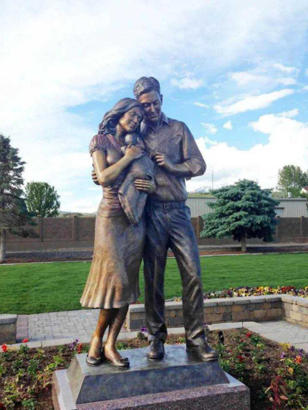 Eternal Family Bond Sculpture