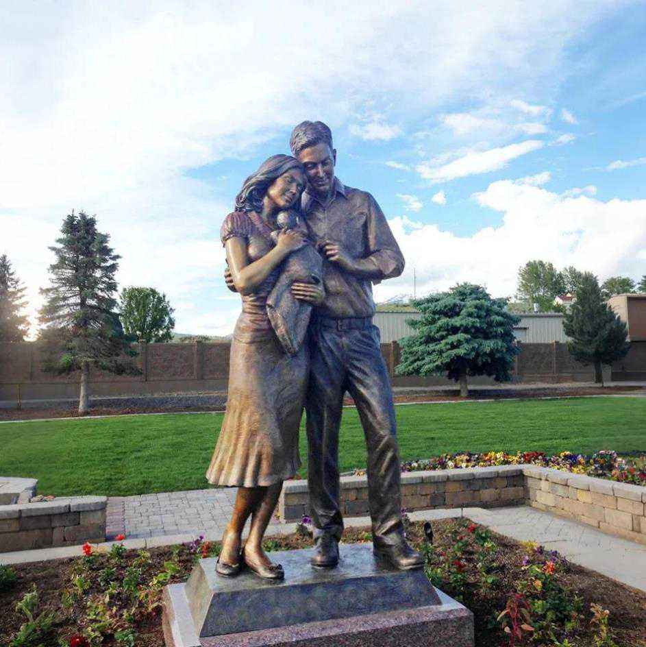 Eternal Family Bond Sculpture