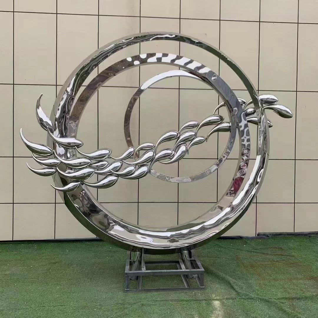 Elegance of the Sea: Abstract Fish Sculpture