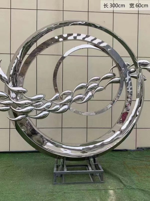 Elegance of the Sea: Abstract Fish Sculpture