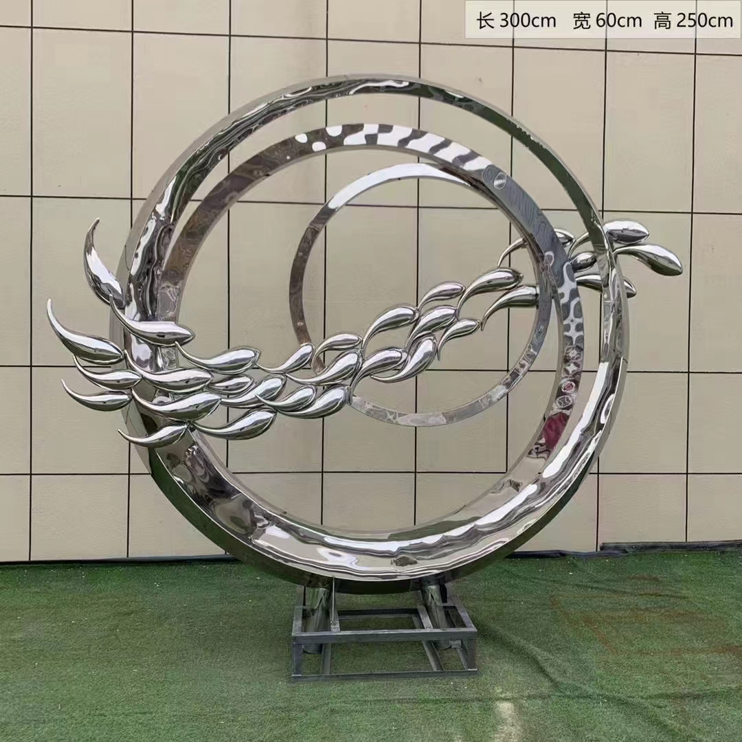 Elegance of the Sea: Abstract Fish Sculpture