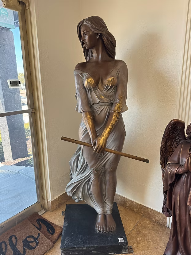 Lady Looking – Elegant Human Figure Sculpture