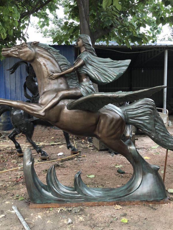 Majestic Pegasus Sculpture in Bronze