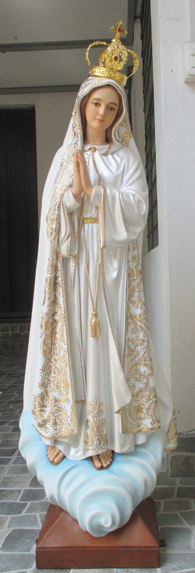 Fatima 48″ fancy with crown